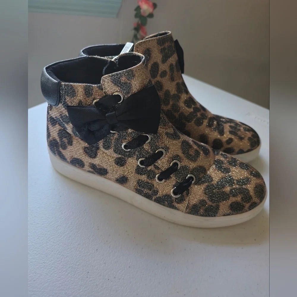 Kenneth Cole reaction leopard sneakers kids size 4